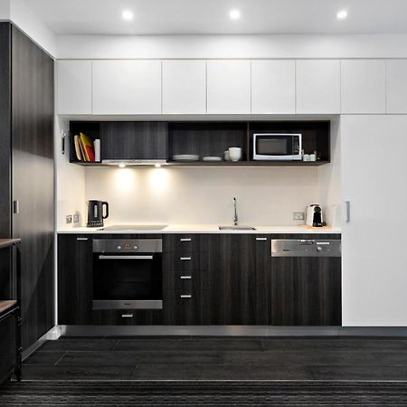 Modern Quiet 1 & 2 Bed Apt Opposite Albert Park ملبورن المظهر الخارجي الصورة