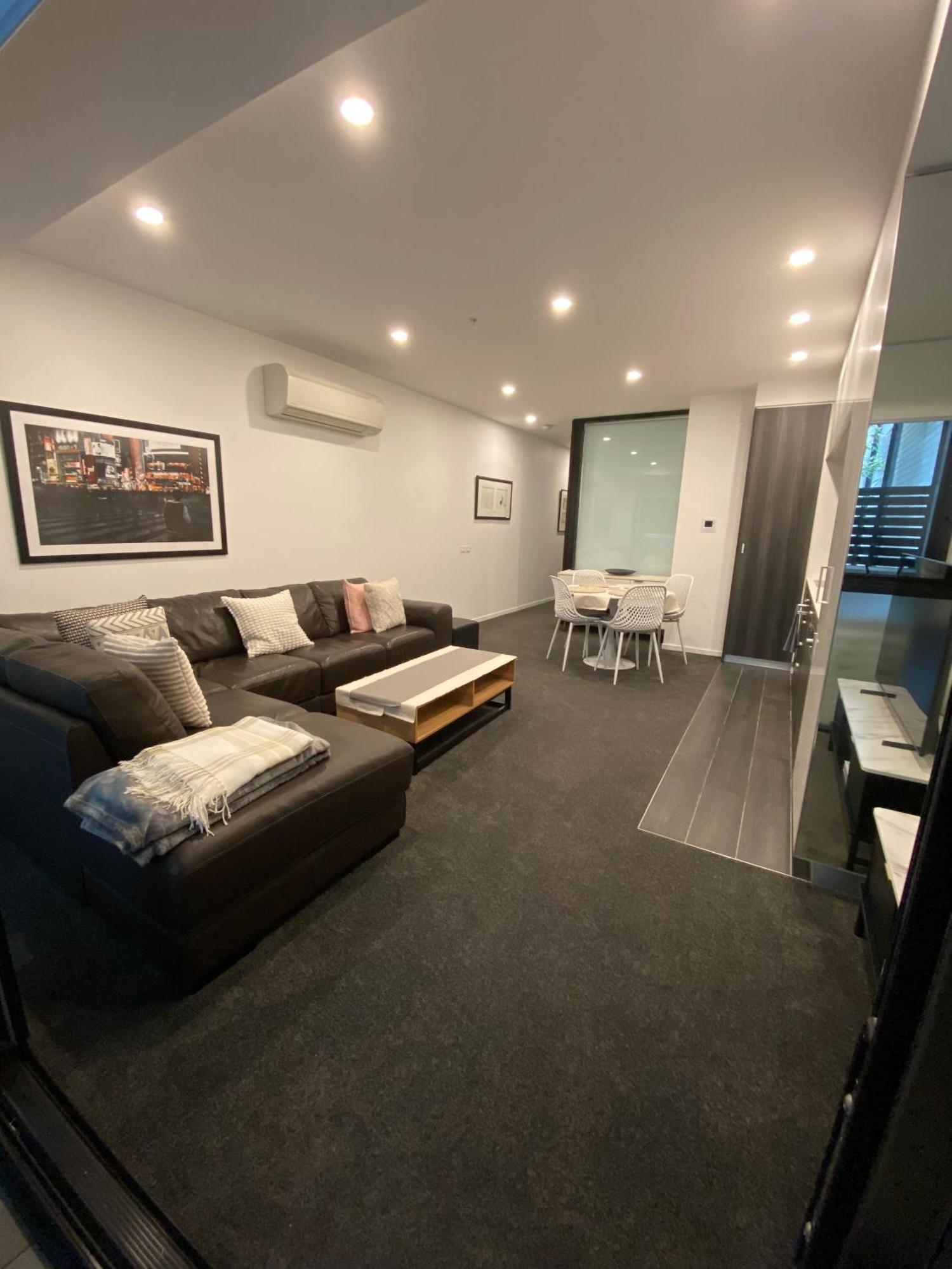 Modern Quiet 1 & 2 Bed Apt Opposite Albert Park ملبورن المظهر الخارجي الصورة