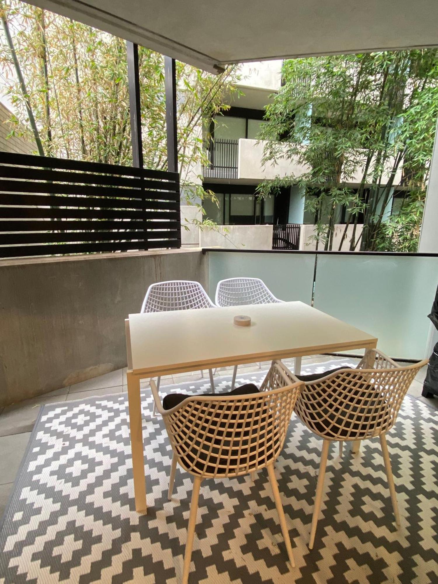 Modern Quiet 1 & 2 Bed Apt Opposite Albert Park ملبورن المظهر الخارجي الصورة