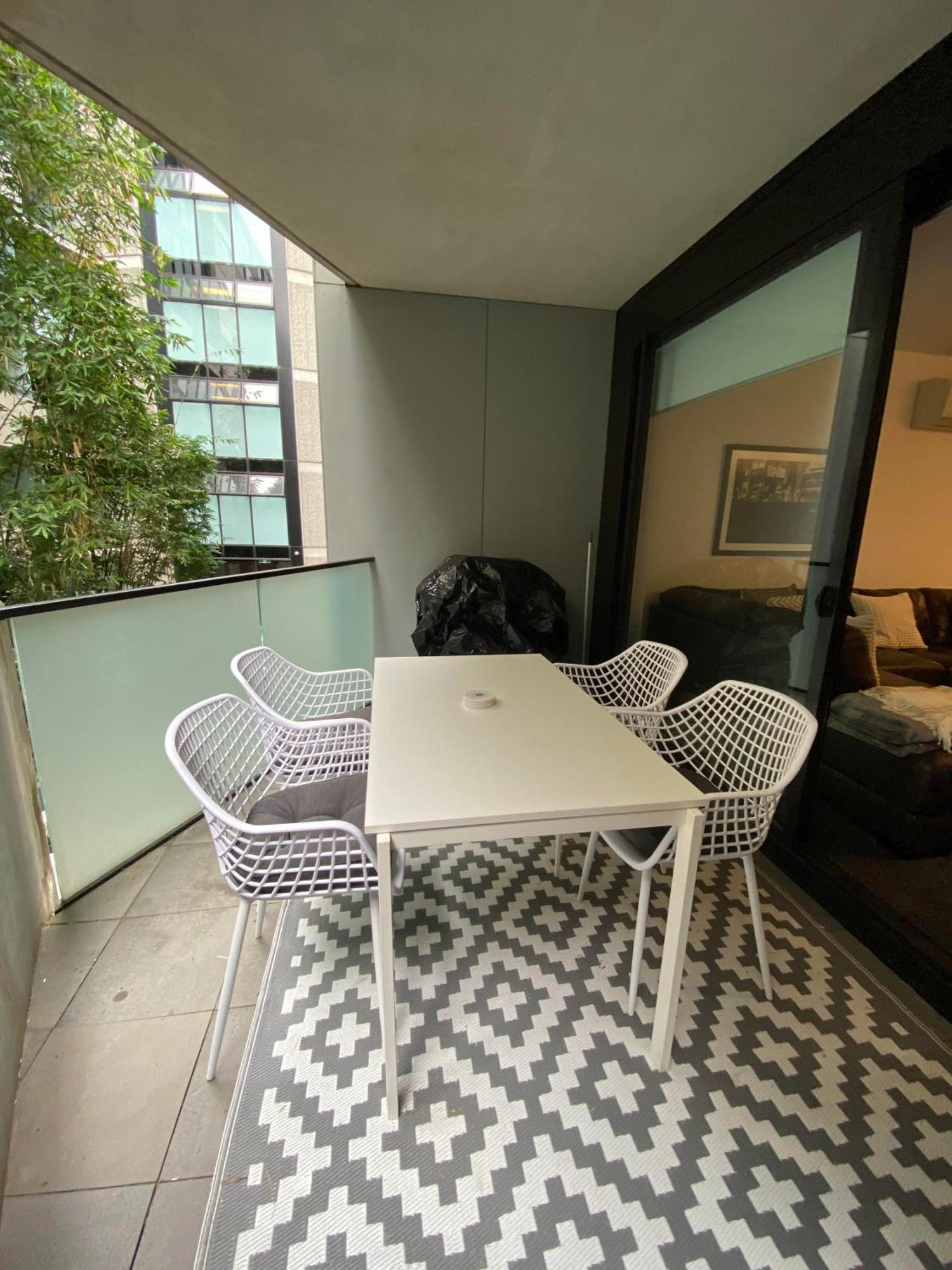 Modern Quiet 1 & 2 Bed Apt Opposite Albert Park ملبورن المظهر الخارجي الصورة